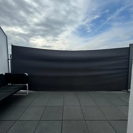 Estella Bara-nowo Lotnisko 5 Min شقة